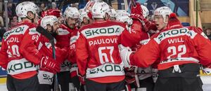 Dynamo Pardubice loni na Spengler Cupu po skvělém obratu postoupilo do finále Dynamo Pardubice loni na Spengler Cupu po skvělém obratu postoupilo do finále