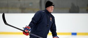 Hlavní kouč Radim Rulík při tréninku hokejové reprezentace. Hlavní kouč Radim Rulík při tréninku hokejové reprezentace.