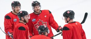 Tým Kanady během prvního tréninku na Turnaj 4 zemí v hokeji 2025 (McDavid, Reinhart, Crosby, Makar, MacKinnon) Tým Kanady během prvního tréninku na Turnaj 4 zemí v hokeji 2025 (McDavid, Reinhart, Crosby, Makar, MacKinnon)