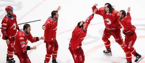 Hokejisté Třince se radují ze zisku mistrovského titulu v play off ELH 2024 Hokejisté Třince se radují ze zisku mistrovského titulu v play off ELH 2024