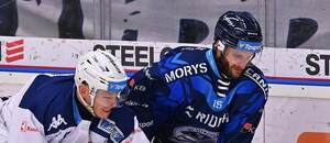 Zápas 23. kola ELH: Brněnský Marek Ďaloga v souboji o kotouč s vítkovickým Janem Eberlem Zápas 23. kola ELH: Brněnský Marek Ďaloga v souboji o kotouč s vítkovickým Janem Eberlem