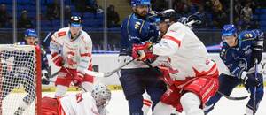 Hokej extraliga, Olomouc vs. Kladno, závar před olomouckým brankářem Matějem Machovským Hokej extraliga, Olomouc vs. Kladno, závar před olomouckým brankářem Matějem Machovským