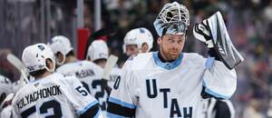 Český brankář Karel Vejmelka v NHL podepsal novou smlouvu, v Utah HC bude hrát příštích pět let Český brankář Karel Vejmelka v NHL podepsal novou smlouvu, v Utah HC bude hrát příštích pět let