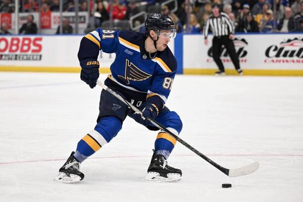 Dylan Holloway, útočník St. Louis Blues, prožívá vydařené období.
