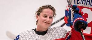 Tereza Pištěková mává fanouškům po výhře nad Švýcarskem na ženském MS 2025 Tereza Pištěková mává fanouškům po výhře nad Švýcarskem na ženském MS 2025