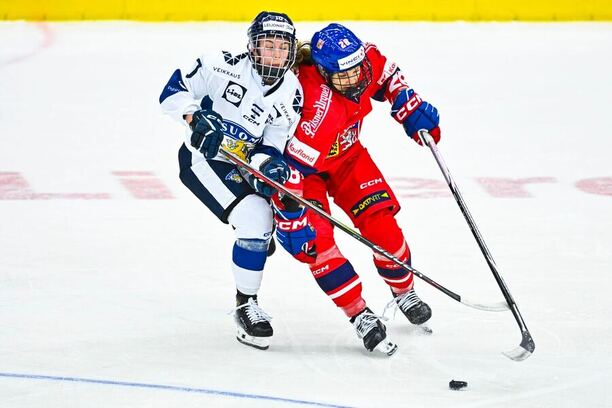 Hokej ženy, Česko vs. Finsko, Noemi Neubauerová v osobním souboji s Elisou Holopainen