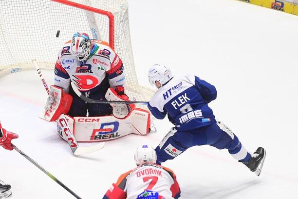 Tomáš Vomáčka (Dynamo) a Jakub Flek (Kometa) ve 46. kole ELH, Pardubice a Brno se utkají i ve finále extraligy 2025