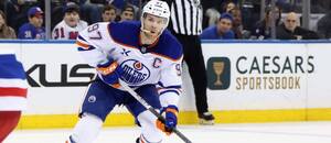 Útočník Edmontonu Oilers Connor McDavid je 1. hvězdou týdne v NHL podle webu hokejzpravy.cz. Útočník Edmontonu Oilers Connor McDavid je 1. hvězdou týdne v NHL podle webu hokejzpravy.cz.