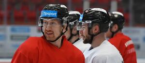 Trénink klubu HC Olomouc před startem baráže o ELH, v popředí kapitán Jiří Ondrušek Trénink klubu HC Olomouc před startem baráže o ELH, v popředí kapitán Jiří Ondrušek