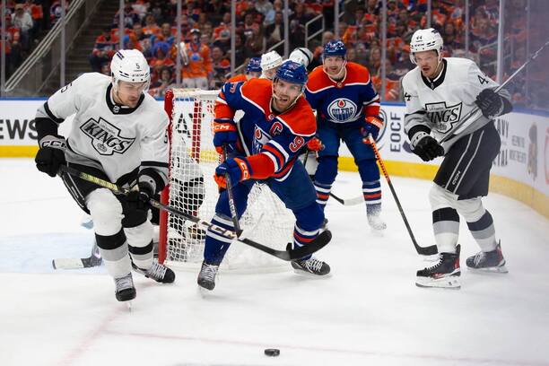 Kapitán Edmontonu Oilers Connor McDavid bude v sérii play off proti Los Angeles Kings opět v centru pozornosti soupeřů i fanoušků. Sledujte NHL živě na TV Tipsport.