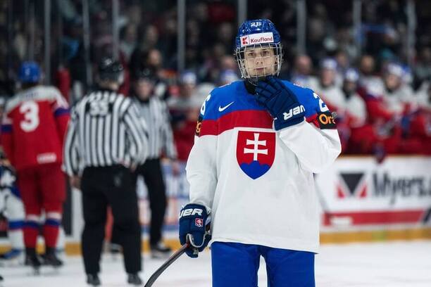 Obránce Luka Radivojevič je jedním z hokejistů se zkušenostmi z MS U20, kteří se objevují v nominacích na MS do 18 let 2025