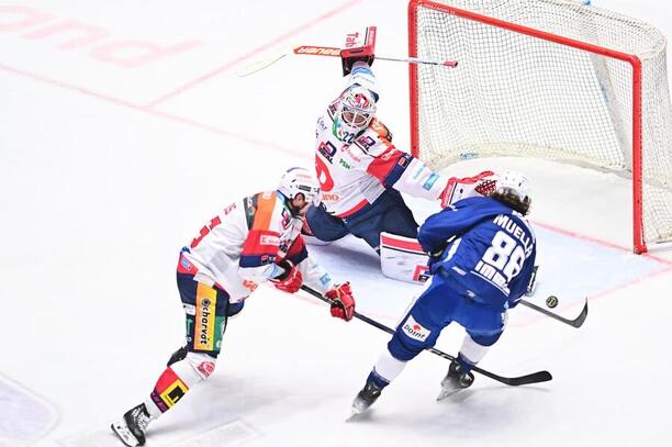 Útočník Komety Brno Peter Mueller na snímku těsně předtím, než vstřelil vítězný gól finále play off ELH 2025 do sítě Pardubic.