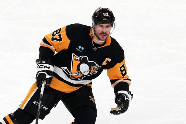 Útočník Pittsburghu Penguins Sidney Crosby posílí Kanadu na hokejovém mistrovství světa 2025.