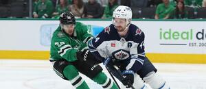 Mavrik Bourque (Stars) a Josh Morrissey (Jets) v zápase základní části, nyní se Dallas a Winnipeg utkávají ve 2. kole play off NHL 2025 Mavrik Bourque (Stars) a Josh Morrissey (Jets) v zápase základní části, nyní se Dallas a Winnipeg utkávají ve 2. kole play off NHL 2025