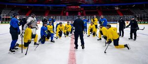 Hráči švédské hokejové reprezentace na tréninku před startem MS v hokeji 2025