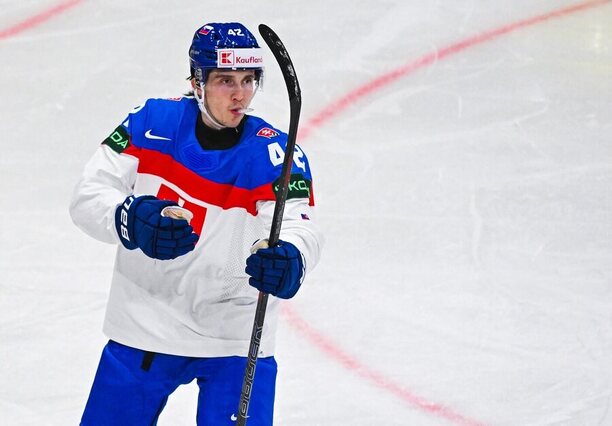 Samuel Honzek se raduje z gólu v zápase s Rakouskem, Slovensko dnes na MS 2025 v hokeji hraje s Francií