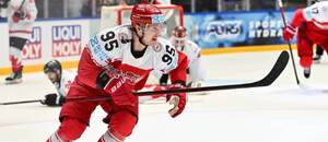 Nick Olesen slaví vítězný gól proti Kanadě, který Dánsko na MS v hokeji 2025 nasměroval do bojů o medaile