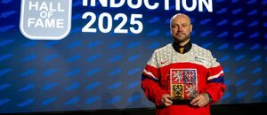 Bývalý hokejista David Výborný byl uveden do Síně slávy mezinárodní hokejové federace IIHF. Bývalý hokejista David Výborný byl uveden do Síně slávy mezinárodní hokejové federace IIHF.