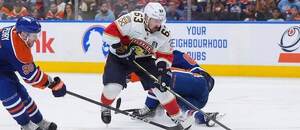 Brad Marchand (Florida) těsně před vstřelením vítězného gólu v pátém finále proti Edmontonu Brad Marchand (Florida) těsně před vstřelením vítězného gólu v pátém finále proti Edmontonu