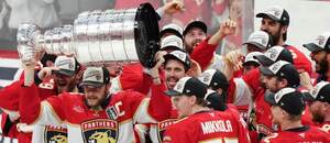 Kapitán Aleksander Barkov dovedl Floridu k obhajobě Stanley Cupu, Panthers jsou vítězem NHL 2024/2025