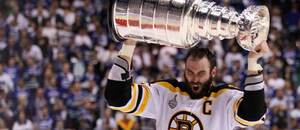 Bývalý slovenský obránce Zdeno Chára je ve výběru hokejových legend, které budou roku 2025 uvedeny do Síně slávy NHL.