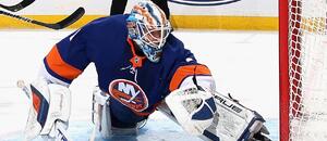 Jakub Škarek už v NHL nepatří New Yorku Islanders, nově je brankářem San Jose Sharks.