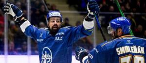 Hokej extraliga, Richard Jarůšek (vlevo) a Radek Smoleňák patří do skupiny hráčů, kteří ještě nemají smlouvu Hokej extraliga, Richard Jarůšek (vlevo) a Radek Smoleňák patří do skupiny hráčů, kteří ještě nemají smlouvu