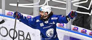 Peter Mueller se loučí s hokejem. Americký kanonýr měl problémy se zády Peter Mueller se loučí s hokejem. Americký kanonýr měl problémy se zády