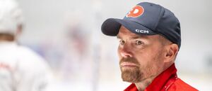 Nový trenér Dynama Pardubice Filip Pešán během tréninku před startem Tipsport extraligy ledního hokeje 2025/26