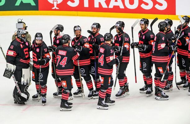 Hráči Sparty se radují z vítězství v Champions Hockey League