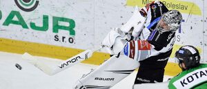 Filip Novotný jako první brankář v extralize skóruje přes celé hřiště. Uvidíme brankářský gól také v hokejové ELH 2025/2026?