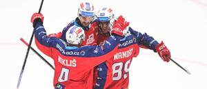 Hokejisté Pardubic se radují z gólu v 1. kole Tipsport ELH 2025-26