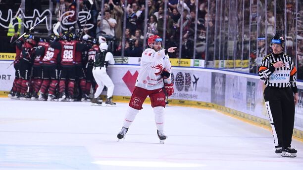 Momentka z 5. čtvrtfinále Sparta vs. Třinec v play off 2025