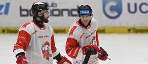 Ondřej Najman a Trevor Cosgrove v zápase Olomouce s Plzní, dnes Mora ve 4. kole extraligy hostí Kladno