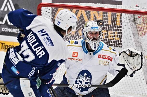 Andrej Kollár a Adam Brízgala v únorovém zápase Komety s Kladnem, oba týmy se utkají také v dnešním 11. kole extraligy 2025/26