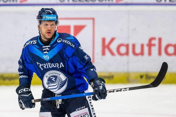 Ralfs Freibergs, obránce ve službách Vítkovic, během střetnutí proti Spartě