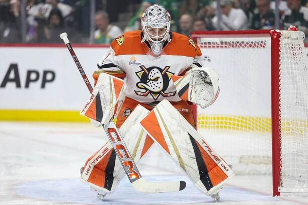 Lukáš Dostál se podle nás stane jedním z TOP gólmanů sezony 2025/26