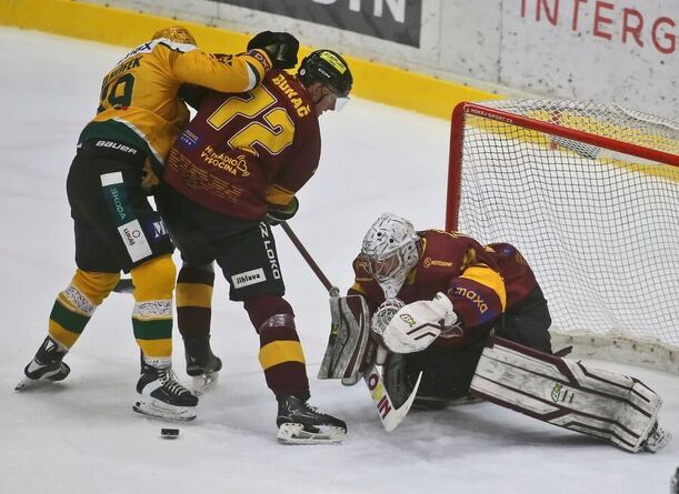 Momentka z utkání Jihlava vs. Vsetín, fotka z play off Maxa ligy 2025