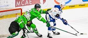 Jakub Flek (vpravo) v utkání Mladé Boleslavi s Kometou Brno, únor 2025