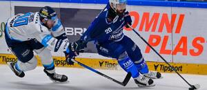 Zápas ELH Liberec vs. Kometa, na puku Hynek Zohorna z Komety, drží jej Denis Zeman z Liberce Zápas ELH Liberec vs. Kometa, na puku Hynek Zohorna z Komety, drží jej Denis Zeman z Liberce