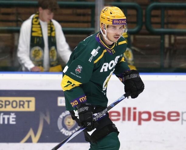 Na snímku vsetínský forvard Julius Valtonen Na snímku vsetínský forvard Julius Valtonen