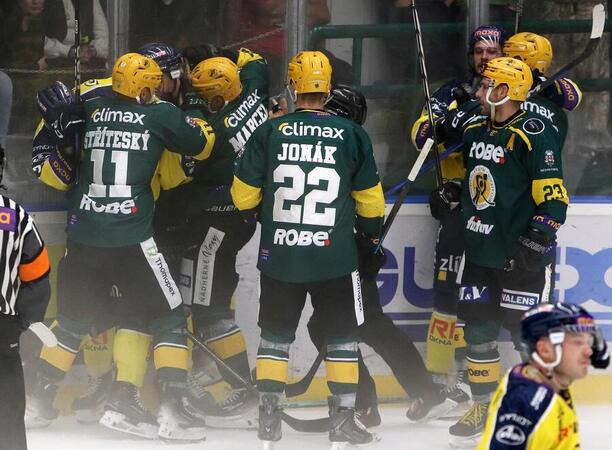 Úvodní derby mezi Vsetínem a Zlínem v sezoně 2025/26, potyčka