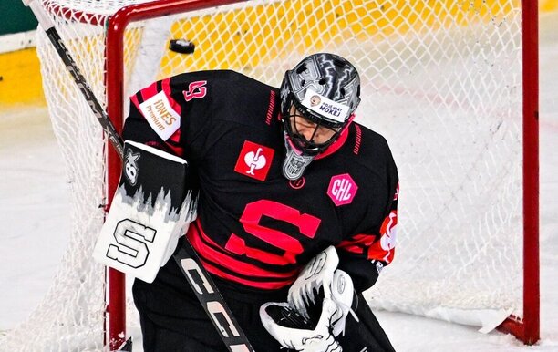 Jakub Kovář si po letech může zahrát proti svému bratrovi. Sledujte zápas Zugu se Spartou živě