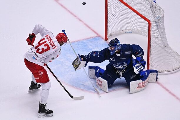 Fotka z prvního vzájemného utkání mezi Kometou a Třincem v aktuální sezoně
