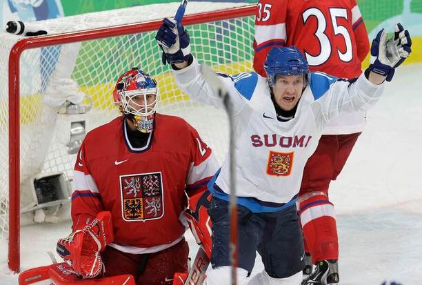 Český brankář Tomáš Vokoun a Niklas Hagman, útočník finské reprezentace