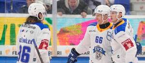 Na Fortuna TV můžete sledovat švýcarskou NLA. Na snímku zleva Daniel Voženílek, David Sklenička a Dominik Kubalík z Zugu