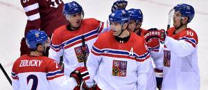 Hráči českého týmu v zápase s Lotyšskem na ZOH 2014, zleva Marek Židlický, Tomáš Kaberle, Jaromír Jágr, Tomáš Plekanec a Roman Červenka