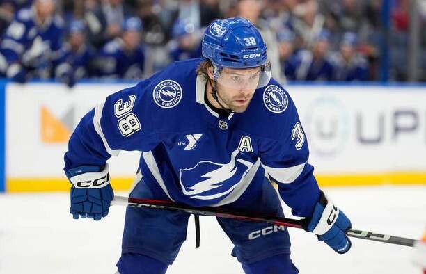 Brandon Hagel vstřelil v uplynulém týdnu NHL šest gólů a přispěl k prodloužení vítězné série Tampy