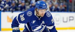 Brandon Hagel vstřelil v uplynulém týdnu NHL šest gólů a přispěl k prodloužení vítězné série Tampy