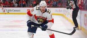 Útočník Floridy Carter Verhaeghe v duelu proti Detroitu